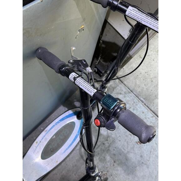 2x Razor Power Core E100 Electric Scooters – As-Is / Untested - Picture 3 of 7